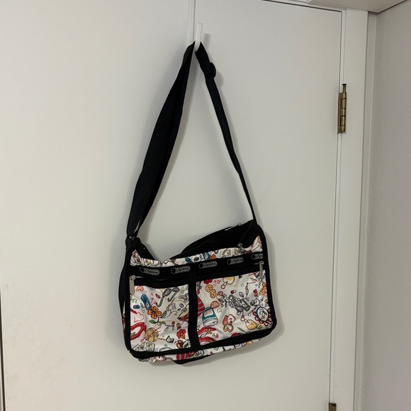 Lesportsac Handbags - LeSportsac Colorful Graphic Shoulder Bag